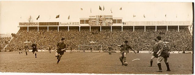 F9Osasuna's tweet photo. Hoy cumple 100 años el club que une a toda una comunidad. Hoy se cumplen 100 años de un nacimiento que no morirá jamás. 

¡Hoy cumple 100 años Club Atlético Osasuna! 

Felicidades rojillos! 🔴🔵 https://t.co/TqiAs10JAX