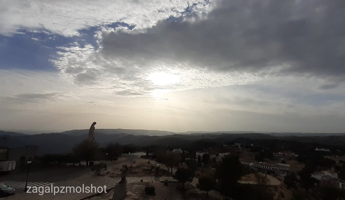 JuanCarpzmol's tweet photo. Tarde de lunes... @1967fct
@anamaria190977 @bercutero @meteo_fuensanta @javioru @Mariche_C @Beatrizxy @coko9718 @josep_pujol1 @llamp_ @PeinadoArias @MeteoPuertoViej @mercedeshosg @xusvalencia @HARROW_h @PresumodeMalaga #sunset #sun_rays #rayosdesol #rayoscrepusculares https://t.co/UcfYh6NzJD