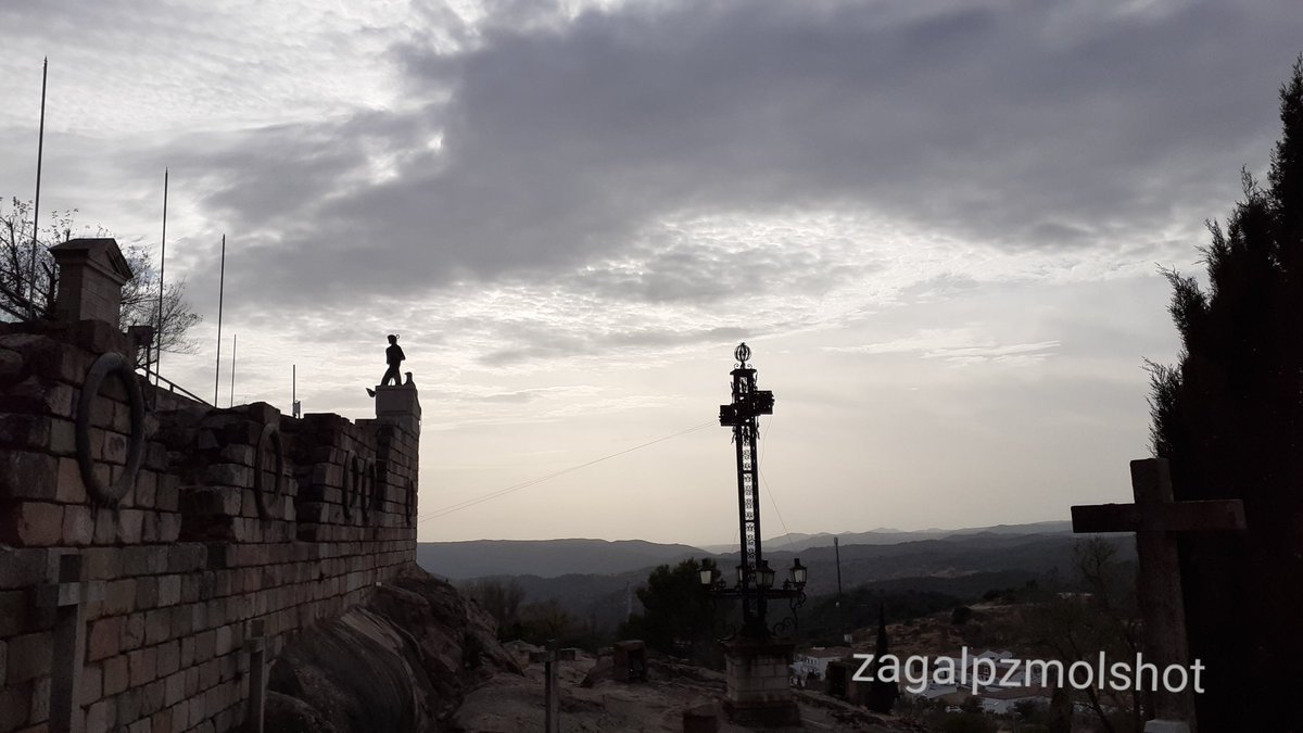 JuanCarpzmol's tweet photo. Tarde de lunes... @1967fct
@anamaria190977 @bercutero @meteo_fuensanta @javioru @Mariche_C @Beatrizxy @coko9718 @josep_pujol1 @llamp_ @PeinadoArias @MeteoPuertoViej @mercedeshosg @xusvalencia @HARROW_h @PresumodeMalaga #sunset #sun_rays #rayosdesol #rayoscrepusculares https://t.co/UcfYh6NzJD