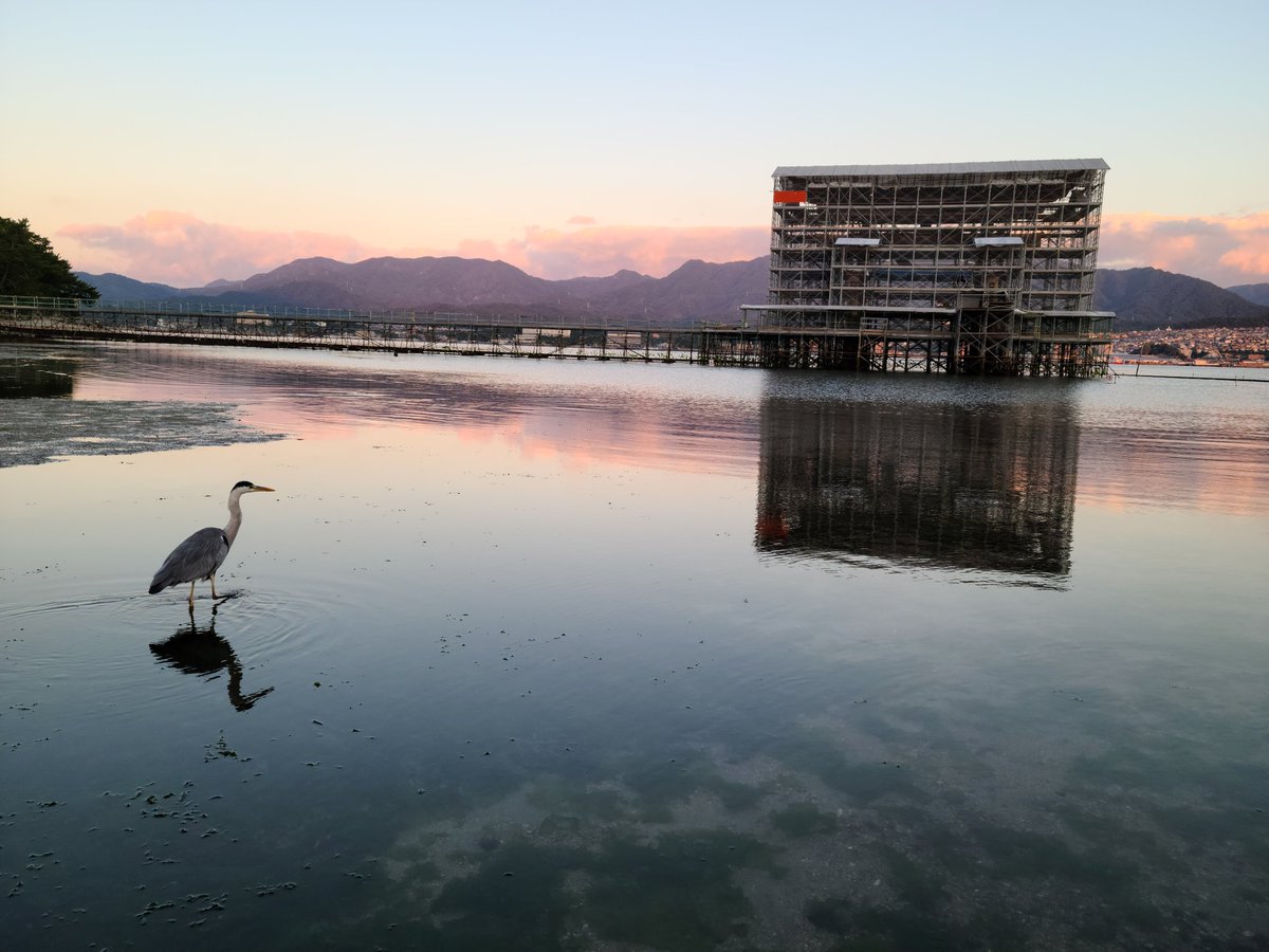 ちはる 朝の厳島神社散歩 冷たい風 朝焼け 潮の匂い ちょっと臭い 海を眺め呆ける事の心地よさ