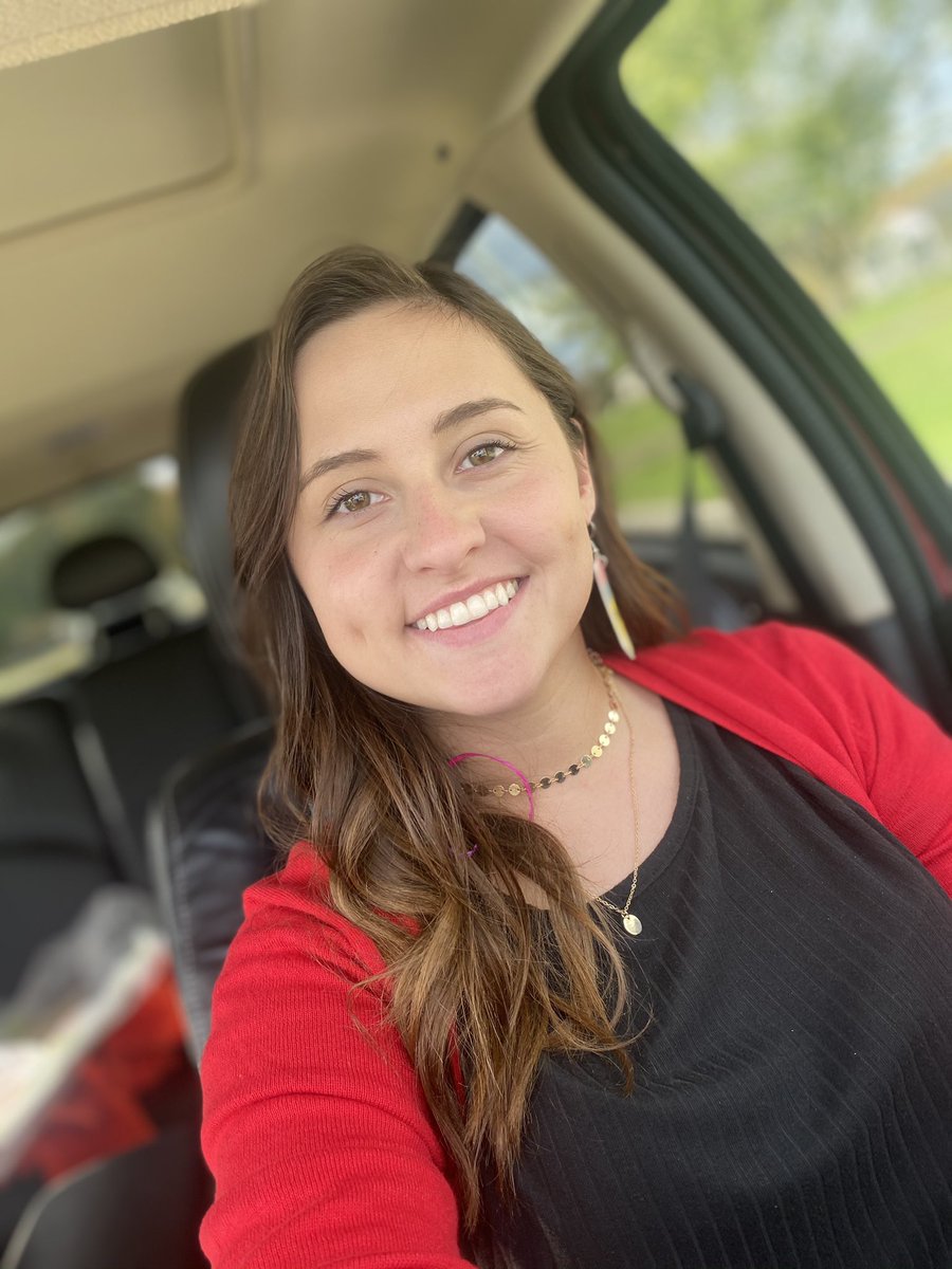 MsAshlynnsClass's tweet photo. I am one step closer to making my dreams come true! Participated in a job fair @GRRECKY in Bowling Green Kentucky for @wku. I can’t wait to be an elementary teacher! @WKUmartin @WKUCEBS https://t.co/uAADjxT8nE