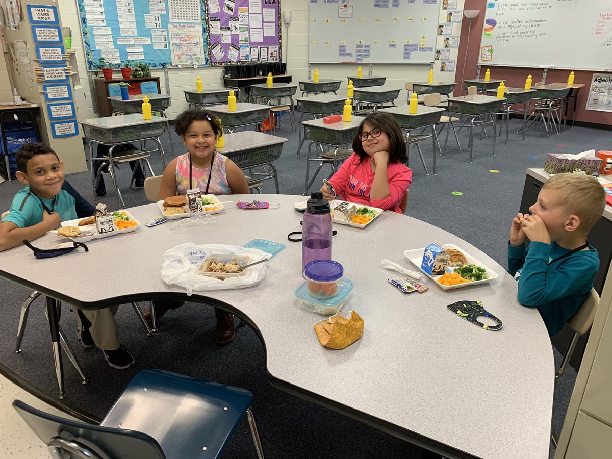 cw_hodson's tweet photo. A very busy Lunch Bunch week! I love the stories you hear over lunch! 💗@WeAreCottonwood @PrincipalGriff_ #CWCommunity #why305 @usd305 https://t.co/ke2c5EDSx5