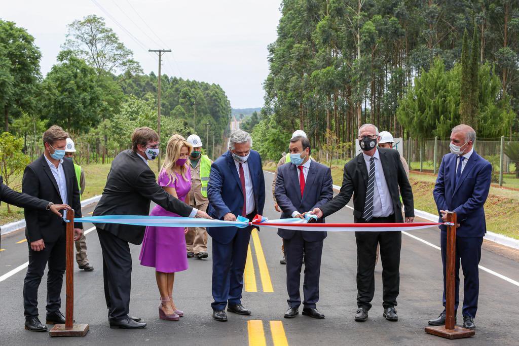 herrerayflia's tweet photo. Gracias por la visita a Misiones Presidente @alferdez es un gusto recibirlo y poder concretar obras para los Misioneros. Avanzamos en la igualdad de oportunidades en una Argentina Federal. https://t.co/N015WIvwUw