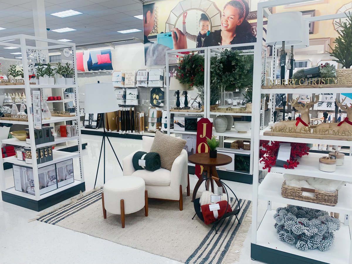 meganmshaver's tweet photo. Straight to the floor with all our new Christmas decor β¨ππ Beautiful merchandising by our DBO, Yvonne! ππΌ #targethome #targetstyle #T2803 @rmunny0128 @johnp_sheehan @operaghost1333 @lyssy_michael @AdamRayMendoza @raecourtney2 https://t.co/VkEdx6hK1D