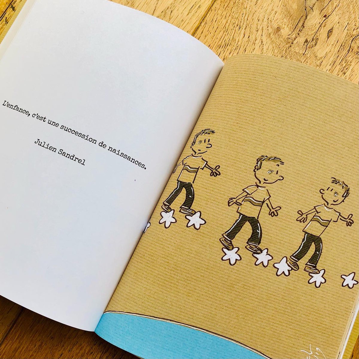 JulienSandrel's tweet photo. #merveilledujour 🌟 Heureux d’avoir participé à ce superbe recueil de @Jackkochdessins autour de l’enfance et au profit de l’association @LeRireMedecin ✨ En librairie le 28 octobre ! 🌟
.
.
#lenfancecest #jackkoch @livredepoche #juliensandrel #livredepoche https://t.co/agbkJkbUba