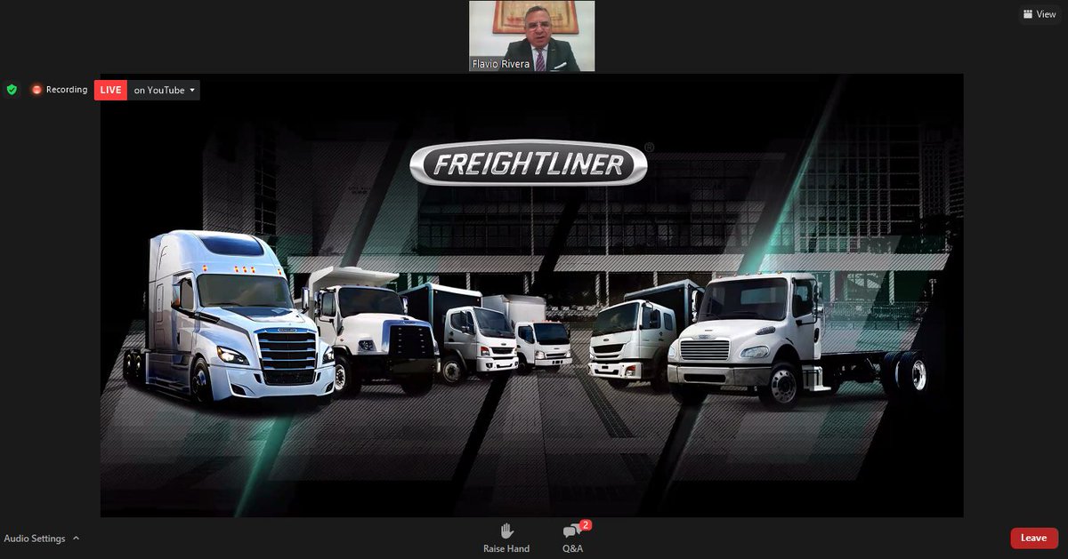 RevistaAT2000's tweet photo. #CIIAM2020
Flavio Rivera, CEO de @FreightlinerMex, destacó que en México hay grandes oportunidades para fabricar #camiones. La armadora ha invertido más de 200 mdd en la flexibilización de sus plantas para adaptarse rápidamente a las cambiantes necesidades del mercado. https://t.co/O5hMucf4h9