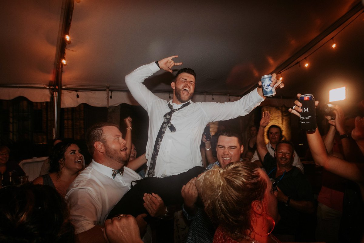 ZachHuney's tweet photo. What’s more American than a dude playing a fake electric guitar or crowd surfing while holding a ice cold Busch Latte? @BuschBeer sponsor me https://t.co/EI0CNciC0M