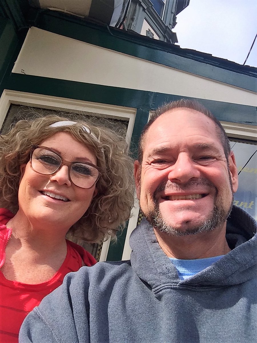 ross_burman's tweet image. Great lunch with beautiful wife Friday in South Philly @ the historic 4th Street Deli. 

Enjoyed a massive, thick smoked turkey sandwich and thick piece of chocolate cake.

With coffee and water and tip just $ 45