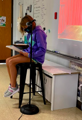 MissWithrow217's tweet photo. Our first f2f #openmic was a huge success! Students faced their fears and shared their free writing with the class.  We learned why the sky is blue, about different types of fish, what origami is, and why sushi is icky. Proud of these kids! #talawandaempowers @TSDMarshall https://t.co/zkdSoWskUE