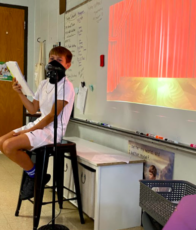 MissWithrow217's tweet photo. Our first f2f #openmic was a huge success! Students faced their fears and shared their free writing with the class.  We learned why the sky is blue, about different types of fish, what origami is, and why sushi is icky. Proud of these kids! #talawandaempowers @TSDMarshall https://t.co/zkdSoWskUE