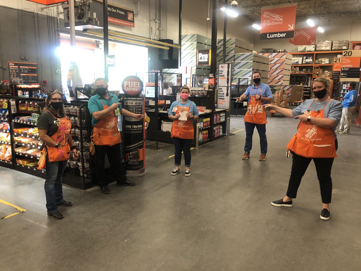 nlw601's tweet photo. Way to go Amber making a new customer for life. Great work at 6523.
@agore1976 @maxey_488 @AmberSpurgeon1 @AngelaDesJardi5 https://t.co/cjeGZAbSsO
