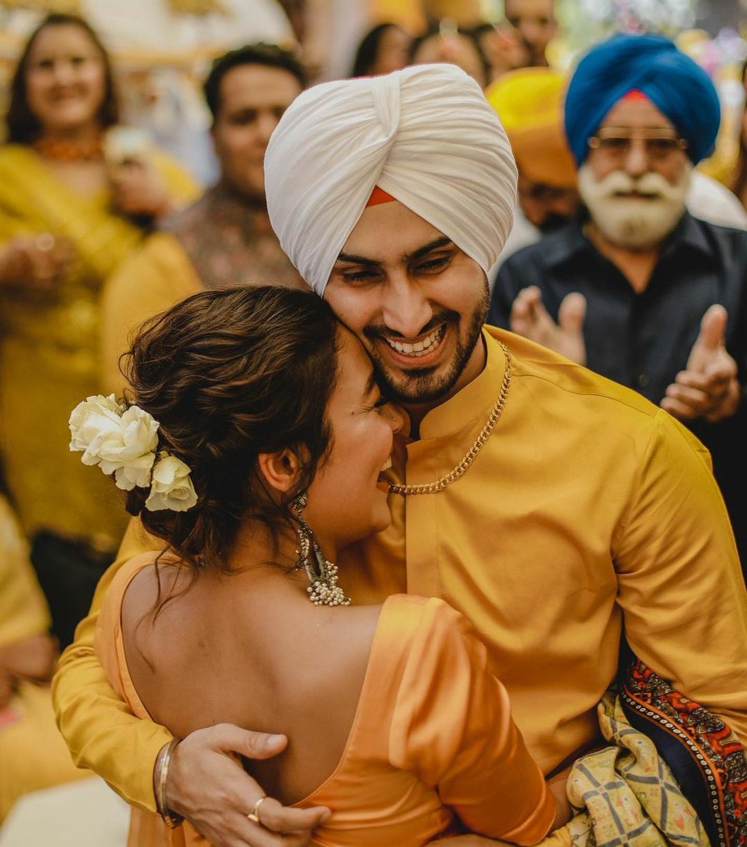 NeheartJassi's tweet photo. Rab ne Bana Di Jodi💛...
God bless You Both😇🙏🏻
#NehaKakkar #RohanpreetSingh 
#NehaKakkarWedding 
@iAmNehaKakkar ❤..
Meko to yakin ni hora ki hmari Nehu ki shaadi hori h😁🙈
#NehuPreet �� https://t.co/jF6ljI0xH2