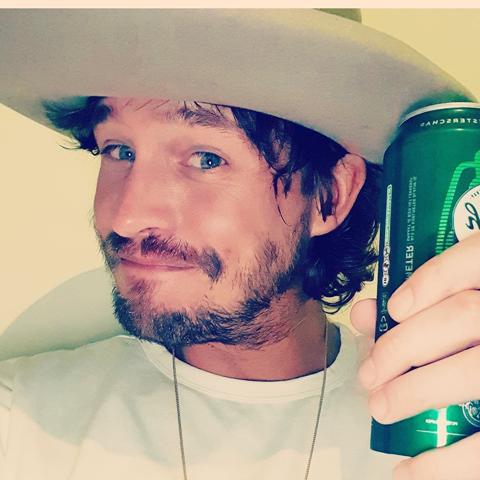 Zojuist binnengekomen in de top10 best verkochte albums van Nederland! 🥳🤷🏻‍♂
Dank voor alle steun, dit voelt meer dan aangenaam. 🙏
.
.
.
#aangenaam #toptien #album #widm