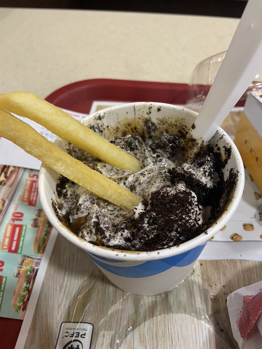 aitanusky14's tweet photo. No me pegeis, patatas con helado>>>>>>>>>>> https://t.co/9VlSfJxphg