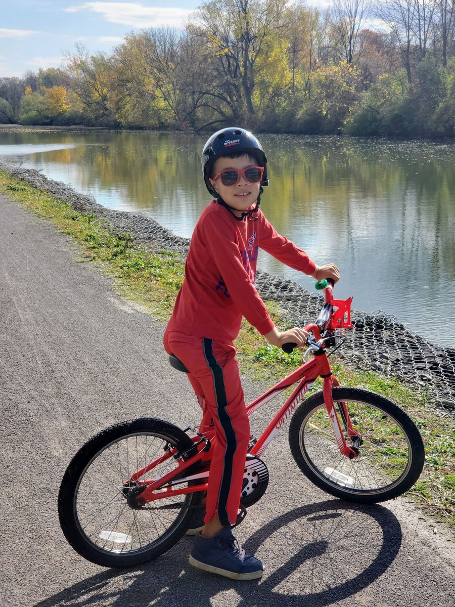 kkingsley23's tweet photo. Learning from home today? You can still spread kindness and do your Fall Crawl! This Northside Hero went for a family bike ride and sported his red! @FCSDtweets @NSFairport @URMed_GCH https://t.co/7MQkLWYojI