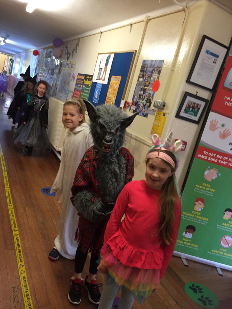 vincent_girls's tweet photo. More Halloween fun today 😊🎃🦇 https://t.co/ktFS01OkWN