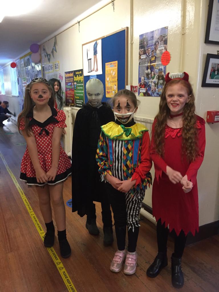 vincent_girls's tweet photo. More Halloween fun today 😊🎃🦇 https://t.co/ktFS01OkWN
