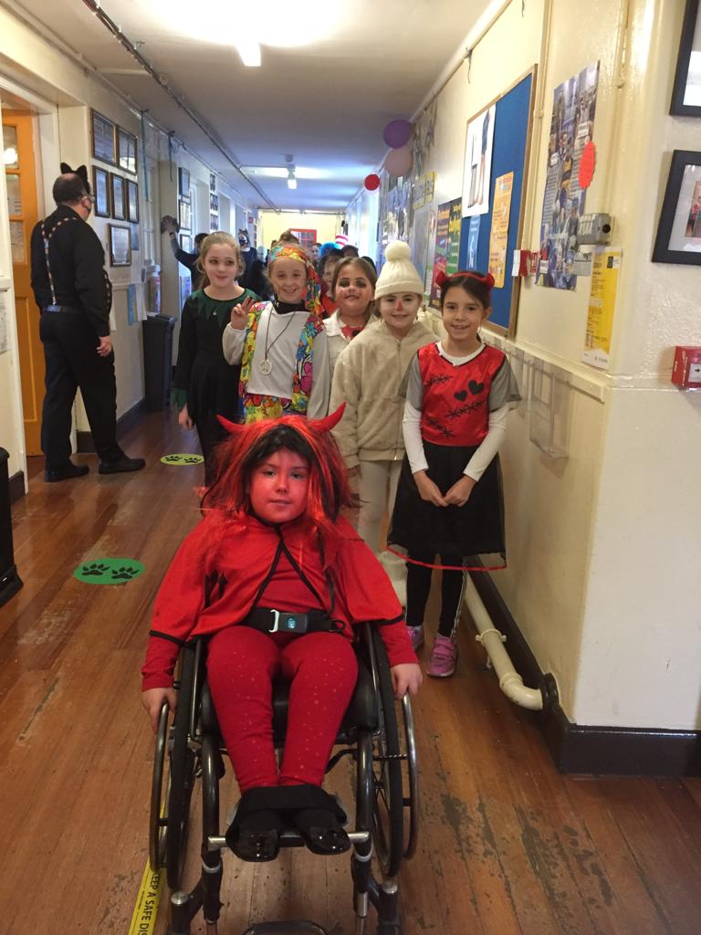 vincent_girls's tweet photo. More Halloween fun today 😊🎃🦇 https://t.co/ktFS01OkWN