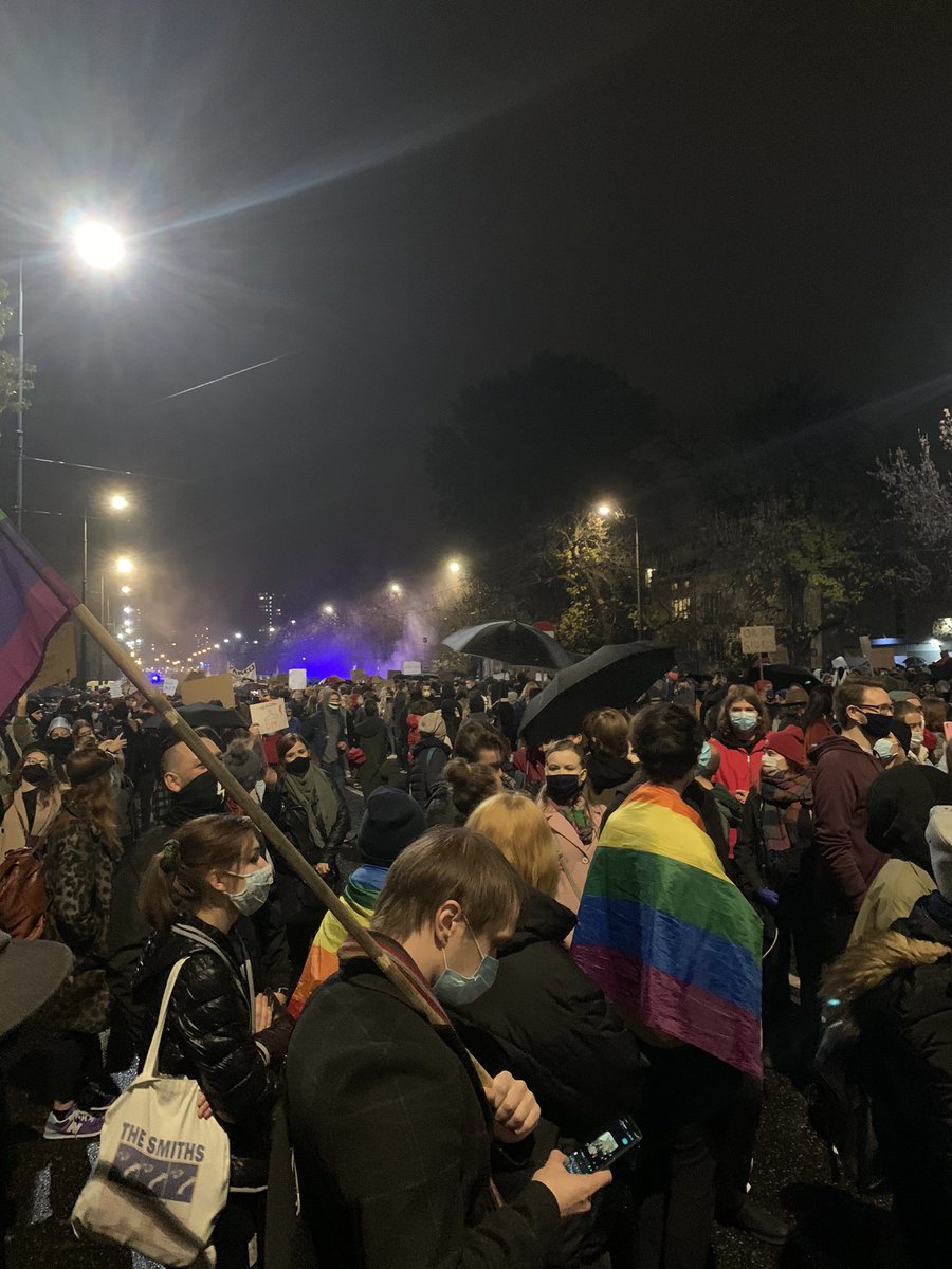 wlodekczarzasty's tweet photo. Jeżeli TVP poda ,że w Warszawie nie ma ludzi na ulicy to pokażcie te zdjęcia 👍❤️ https://t.co/CWfuEq32nm
