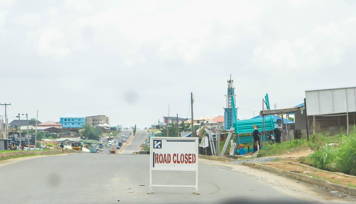 This afternoon, we inspected the ongoing construction of Sections 1 and 2 of the 12.5km dualization of Challenge-Odo Ona Elewe-Apata Road in Ibadan. The construction is being carried out by Kopek Construction Nigeria Limited.