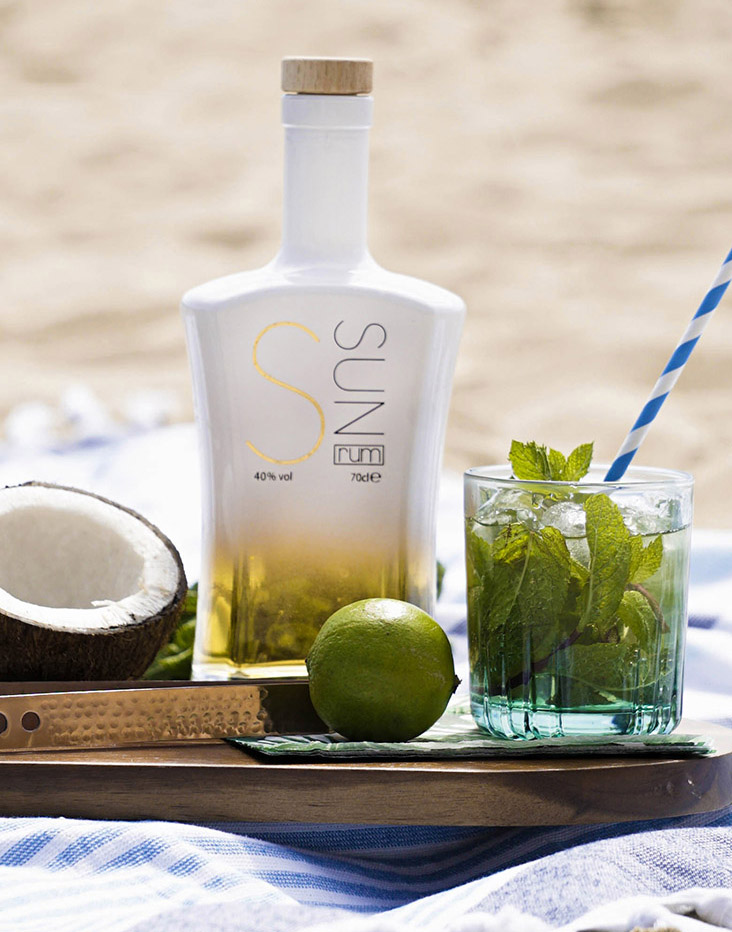 House_Mag's tweet photo. Surely it must be time for a #Cocktail? 🍹 We have some tantalising #CocktailRecipes from local artisan company @SunRumOfficial to add a bit of flair to your evening!
Click the link in the bio and turn to page 92!
📸 Sun Rum
#sunrum #rumcocktails #weekendvibes @routePR https://t.co/rbAKV3IFZP