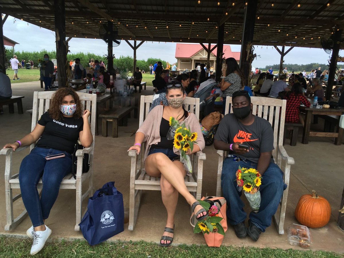 OncePostcard's tweet image. Looking for a fall festival near Orlando? See what this family of farmers did to help keep us all safe here: #familyfun #Fall2020 #Orlando #SafetyFirst #Trending  onceuponapostcard.com/safe-fall-fest…