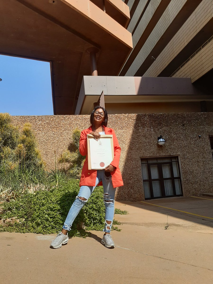 Nothandomohube's tweet photo. So proud of myself!!! @unisa #UnisaVirtualGrad20 https://t.co/jyQcCYC7uf