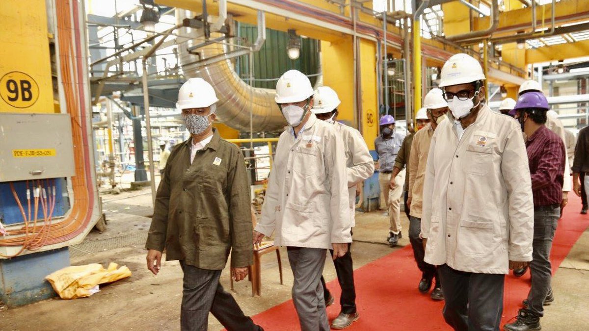 Shri N Vijayagopal, Director (Finance), reviews three major projects at our Kochi Refinery - Propylene Derivative Petrochemical Project, to produce niche Petrochemical Products from Polymer Grade Propylene; MS Block Project to maximise petrol production; 1/2 #AtmanirbharBharat https://t.co/IkOKP0Ri47