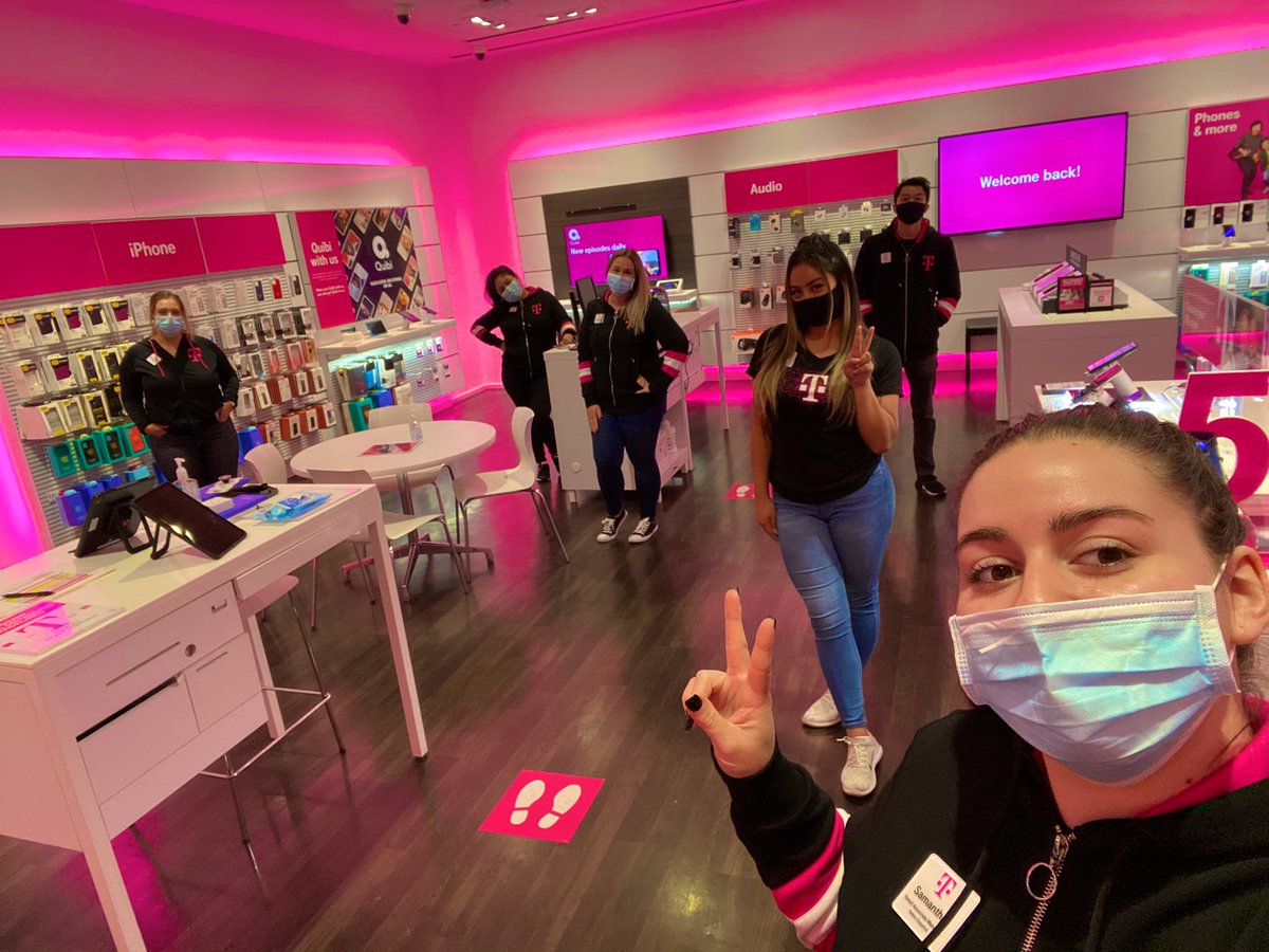 SamanthaMarrerx's tweet photo. #WAPAC Post your #AppleLaunchDay Crew!! Bellevue Square ready to kill it today🎉 #WAPACATTACK @D_Money_B2 @arunramchan @smatyasi @DynaBass139 @JeremyKramer1 @KanohoLahela @Jash_Ringener @AnaFooks16 @JessSullivan57 @TimRomero29 @J12jwong @Ashlaaymac @LFLORESGARCIA @StarkMagenta https://t.co/bpxq5B8alR