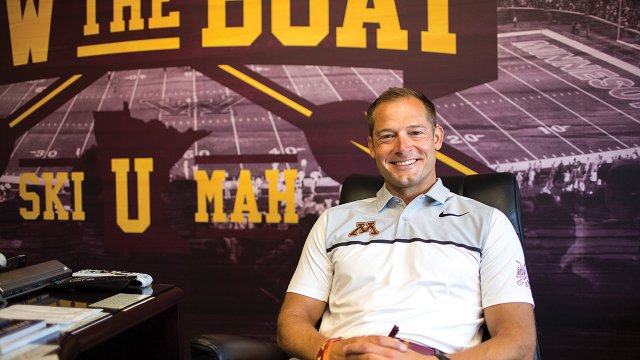 Thoughts on @Coach_Fleck interview:
• "Row the Boat" culture translates to energy and perseverance.
•"We’re rowing. Your back is to the future, which is something you cannot control, nor can you see"
•You have to trust the person in front of you is doing their job. https://t.co/yJKwYm1zBo