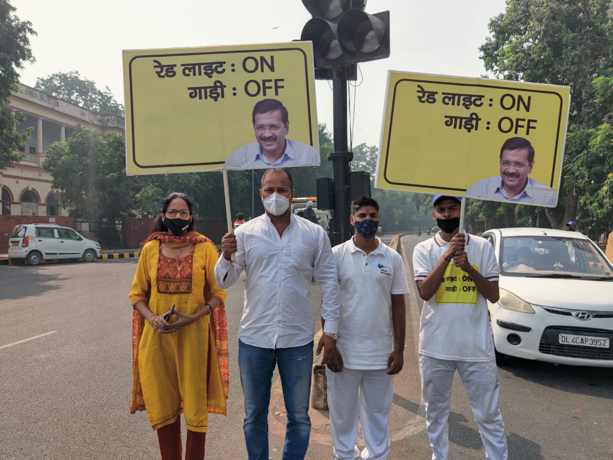 kumar_tarvan's tweet photo. साथियों आज बारहखम्बा रोड (नई दिल्ली) की मुख्य केंद्रित सड़कों पर उतकर प्रदूषण के खिलाफ जागरूकता फैलाने का प्रयास किया ताकी दिल्ली में आने वाली सर्दियों के चलते वायू प्रदूषण कम से कम हो।
#RedLightOnEngineOff
#AamAdmiParty
#BadarpurWard95 https://t.co/7QU0CIPqjo