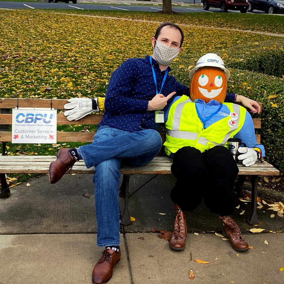 CityColdwaterMi's tweet photo. One of the CBPU's Linemen has decided to take a break and join Coldwater's Scarecrow Contest. While this break may last a week too long, he'll be a perfect picture buddy in the meantime! 😅📸👷‍♂️

#WeArePublicPower #ColdwaterStrong  #Linelife #CommunityPowered https://t.co/LbOm8uapV2