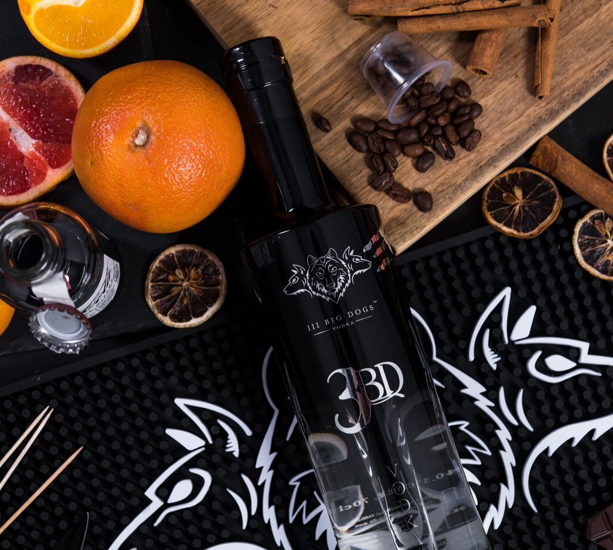 Start the night with a cocktail that can stand up to any culinary creation 🐺
.
.
.
.
#bigdogs #bigdogsvodka #coktials