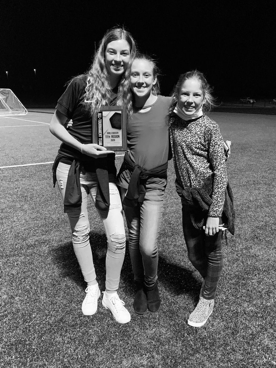 Getting rewarded for hard work! ⚽️
📸: <a href="/krislpatton/">Kris Patton</a> 
•
#awards #reward #rewards #football #soccer #awardwinner #fútbol #futbolfemenino #futbolistas #futbolista