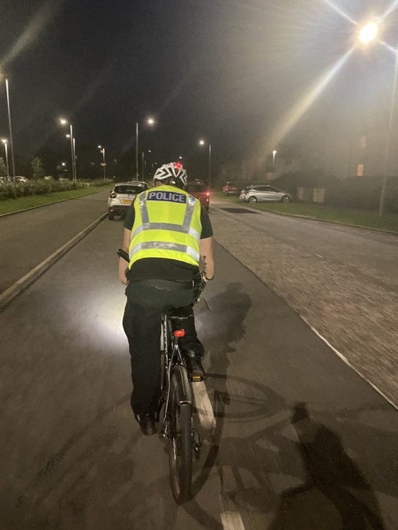 NithsdalePolice's tweet photo. Tonight #Dumfries Community Officers are out on patrol #Keepingdumfriessafe. We are patrolling anti social behaviour hotspots targeting underage drinking & those who buy alcohol for under 18s. #Keepingpeoplesafe #DumfriesCPU #Communitypolicing https://t.co/TYOjdnAdF9