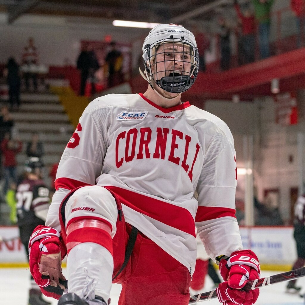 Cornell men's hockey has named Tristan Mullin captain for the 2020-21 season! 
#YellCornell 
Link: bit.ly/3oj6tGL
(📸: Dave Burbank/Cornell Athletics)
