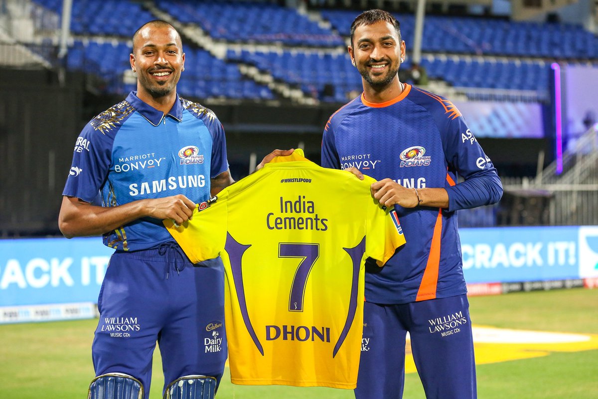 imdk7781's tweet photo. When you understand that the 15 year legacy comes nearly at its end,you can grab all the opportunities to celebrate it👑💛🦁 #Yellove #MSDhoni @ChennaiIPL @msdhoni https://t.co/OPrCoGcO1l