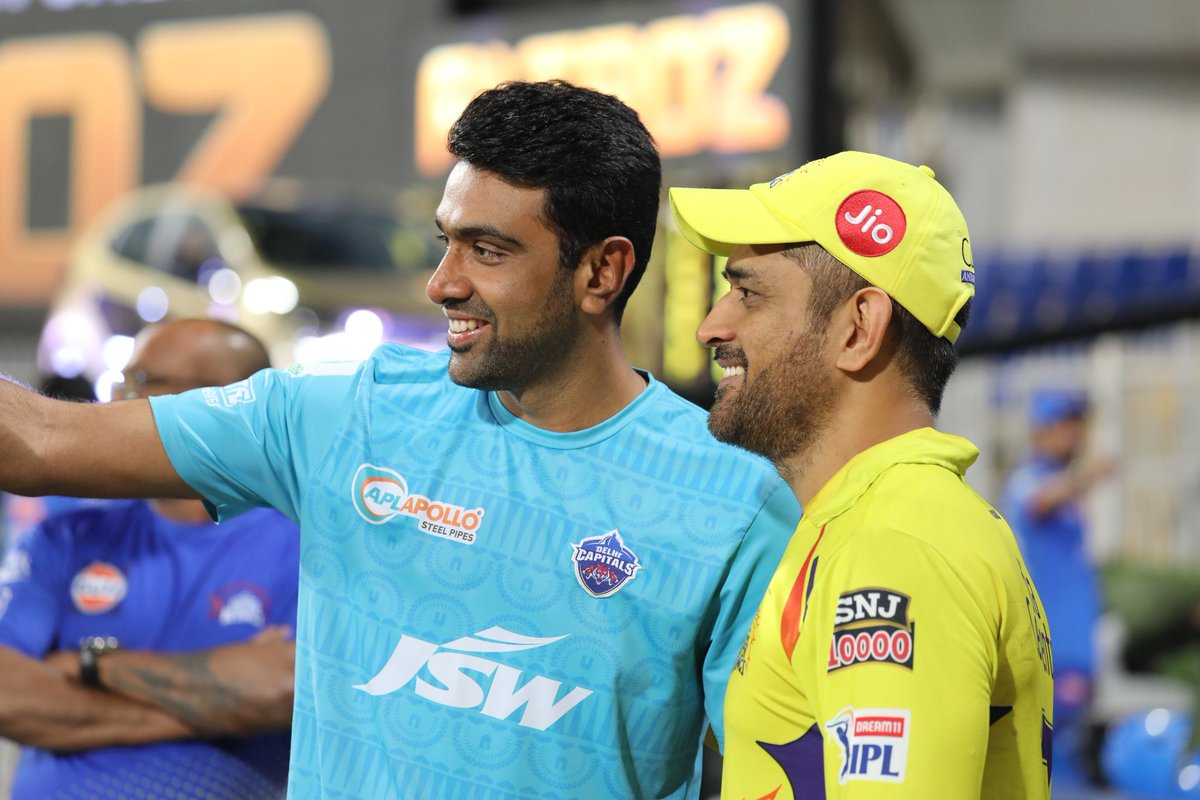 imdk7781's tweet photo. When you understand that the 15 year legacy comes nearly at its end,you can grab all the opportunities to celebrate it👑💛🦁 #Yellove #MSDhoni @ChennaiIPL @msdhoni https://t.co/OPrCoGcO1l