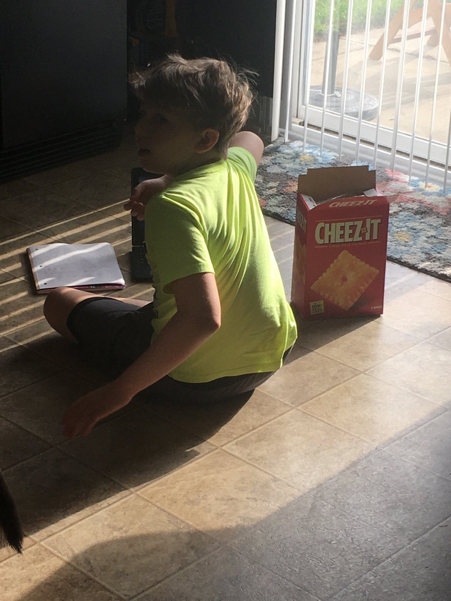 BetzyFrey's tweet photo. Best study tip cheez itzs! #Titanbingo https://t.co/ilrEllJZbq