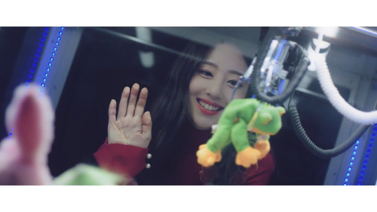 Another thing is the crane game scene where we can see shes taking girls not just from eden (yeojin) and moving them ? (Yeojin didnt get lost she got kidnapped?) through the influence of the oec girls