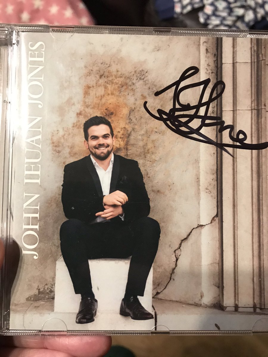 Mae o wedi cyrraedd! Diolch yn fawr a llongyfarchiadau anferth i ti <a href="/JohnIeuanJ/">John Ieuan Jones</a>! Mor falch ohonot! Ti’n haeddu pob llwyddiant! 🌟❤️