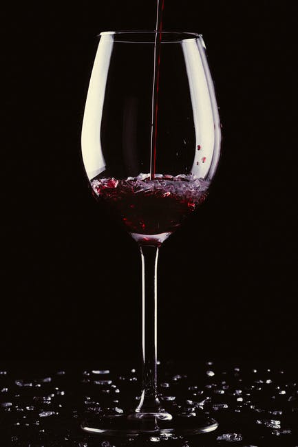 PolypDx's tweet photo. #Didyouknow? Moderate to heavy drinking (two or three glasses a day) can make you 20% more likely to get colon cancer, and heavy drinking can raise your chances by 40%. 

#polypdx #stopcancer #cancerprevention https://t.co/afGtrUn2CY