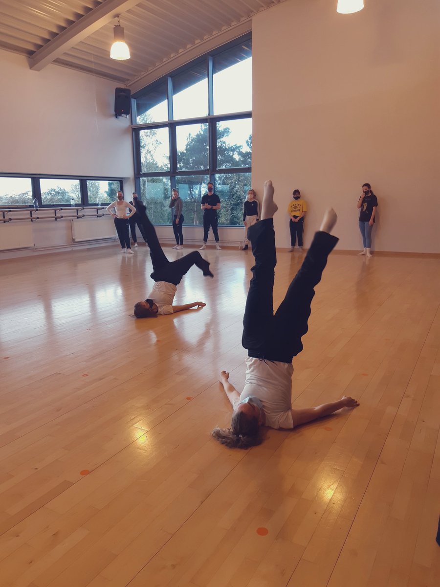 EdgeFWD3rdEdge's tweet photo. A great way to kick start this year of #3rdedgedancecompany workshops, with the brilliant @bakanipickup ! Great vibes and creative exploration #edgedance https://t.co/eDTMdJduaA
