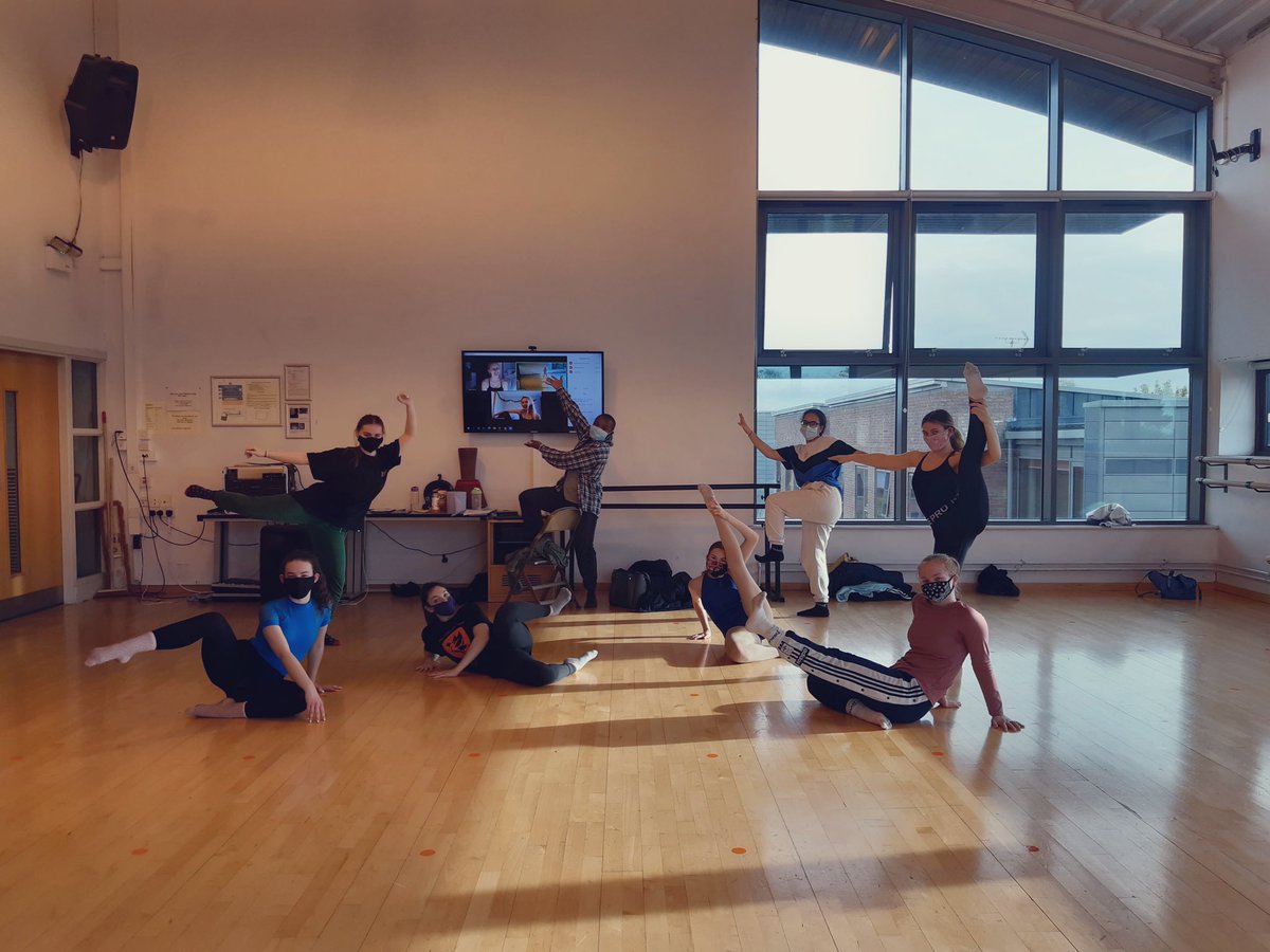 EdgeFWD3rdEdge's tweet photo. A great way to kick start this year of #3rdedgedancecompany workshops, with the brilliant @bakanipickup ! Great vibes and creative exploration #edgedance https://t.co/eDTMdJduaA