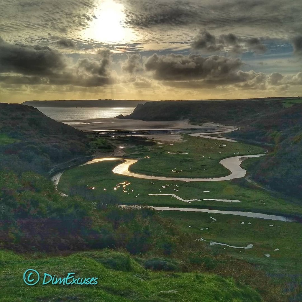 DimExcuses's tweet photo. #sunset over #3Cliffs valley. #FireBreak #Gower #Wales https://t.co/K5yI5vEiHe https://t.co/g0xWoTr7SA