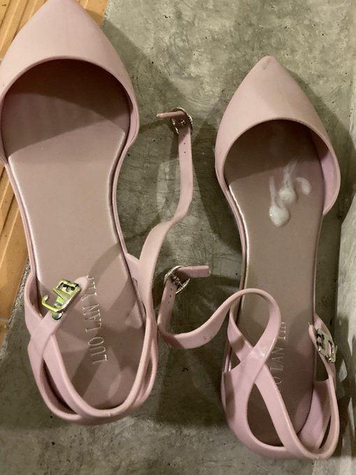 相信這是遇到的鞋中 我最愛的款式了 超喜歡這些一字帶的...不射不行..這個真的必射~!  #扫楼 #恋足 #打胶  #原味 #射鞋 #Cumshoes #射平底鞋 #Cumflats https://t<a href="/tag/%E6%89%AB%E6%A5%BC"class="tags">#扫楼</a><a href="/tag/%E5%8E%9F%E5%91%B3"class="tags"><span>#原味</span></a><a href="/tag/%E6%81%8B%E8%B6%B3"class="tags"><span>#恋足</span></a><a href="/tag/cumshoes"class="tags"><span>#cumshoes</span></a><a href="/tag/%E6%89%93%E8%83%B6"class="tags"><span>#打胶</span></a><a href="/tag/%E5%B0%84%E9%9E%8B"class="tags"><span>#射鞋</span></a><a href="/tag/%E5%B0%84%E5%B9%B3%E5%BA%95%E9%9E%8B"class="tags"><span>#射平底鞋</span></a><a href="/tag/cumflats"class="tags"><span>#cumflats</span></a>