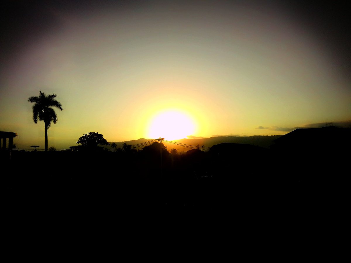 #Crépuscule
Le weekend qui s'annonce à #Kpalimé
📸 By @AmenAbbey
#visitezkpalimé
#villetouristiqueKp
#citybranding
#marketing_territorial
#Team228 https://t.co/RkSieYKlUL