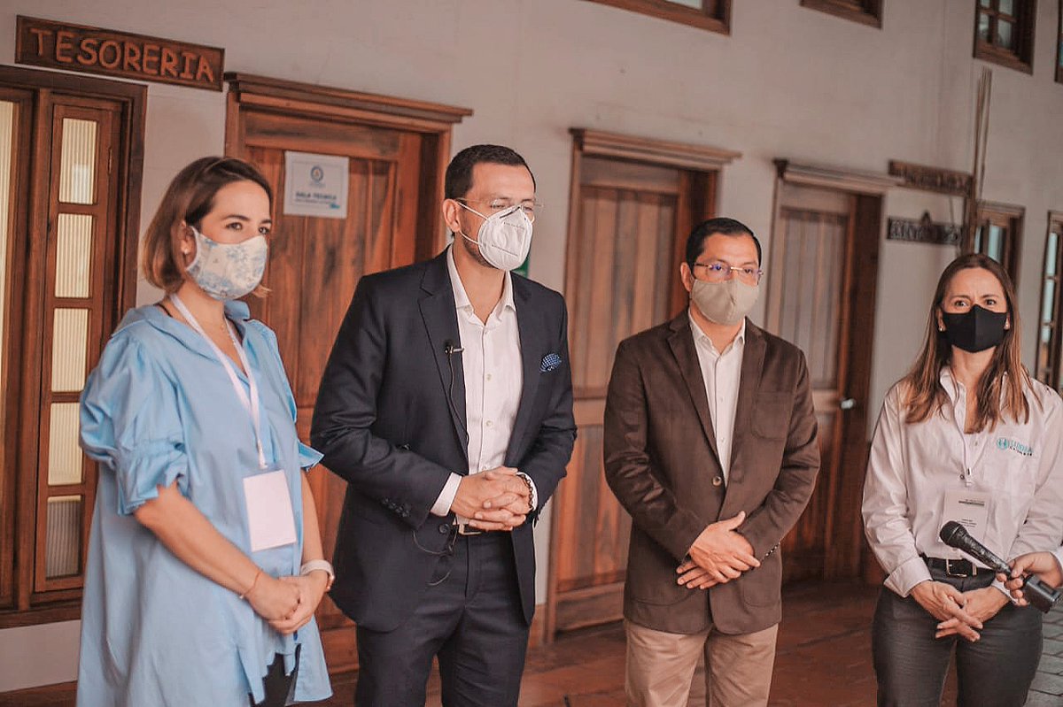 “Colombia es una nación de regiones claramente definidas. La conformación espontánea de regiones es como gobernadores nuestro desafío. Debemos tener la grandeza de pensar en armonizar estas regiones” 🤝 #LasRegionesSeReactivan @LuisCarlosGober @GoberCaldas https://t.co/DR7AccOWrI