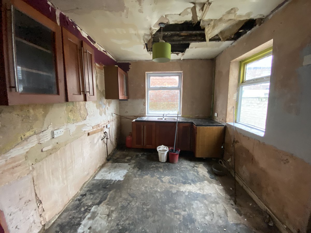 Focusedprojects's tweet photo. A great end to the week. We have had 2 offers accepted this week. 1 handover, and all the sites progressing well.
Time for putting our feet up. Another great effort from my team... 😀🍻 https://t.co/EVeKAxylMl