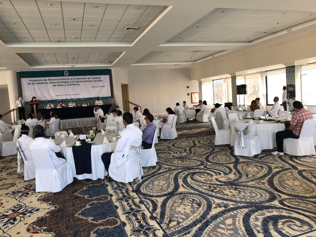 El Secretario de Salud, @cayo1950, asistió al evento del día del Médico, que celebraron autoridades del IMSS a su personal. https://t.co/DOYAQMYCjR